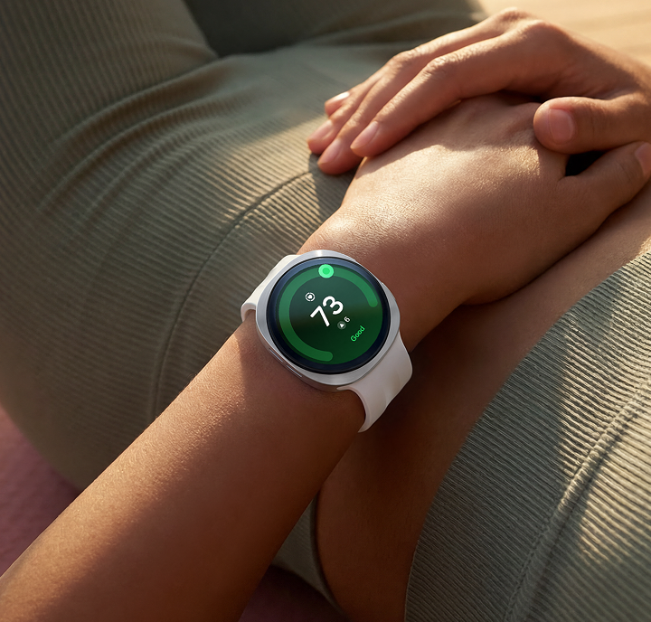 A person laying on a yoga mat hands resting on their stomach with the Watch9 on their wrist showing their heart rate