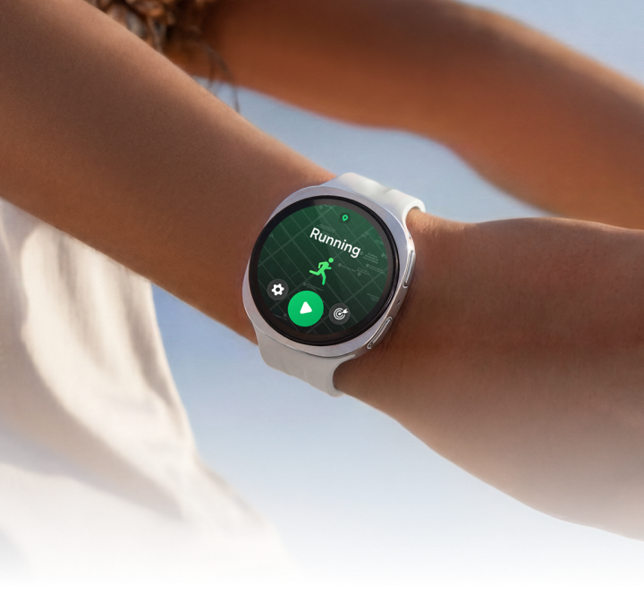 A picture of a woman with her arms stretched behind her wearing the Watch9 showing running in progress