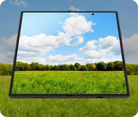 An illustration showing the display brightness of the Galaxy Z Fold8 Ultra